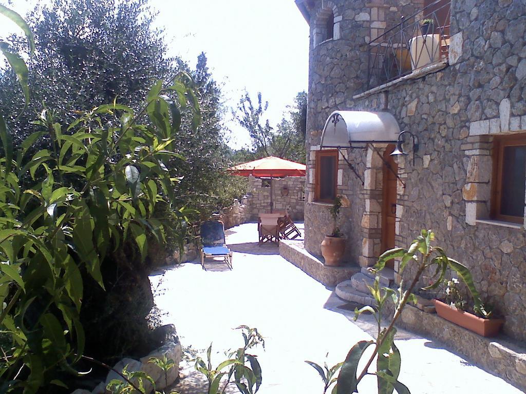 Musician'S Round House & Castello Villa Vatos Exterior photo