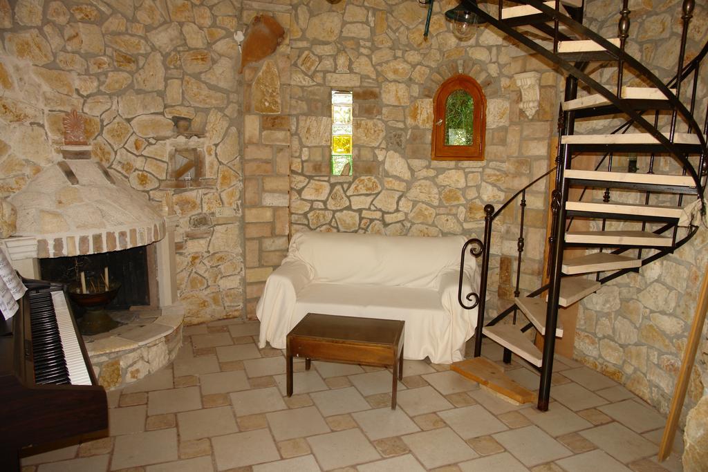 Musician'S Round House & Castello Villa Vatos Room photo