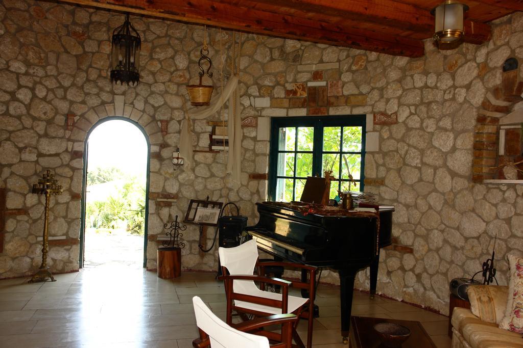 Musician'S Round House & Castello Villa Vatos Room photo